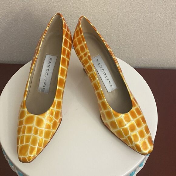 🦒🦒Unique Bandolino  Made in Spain Copper and White design!! - Picture 4 of 9